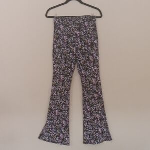 No Boundaries Floral Flare Pants Black Multicolor Size M EUC